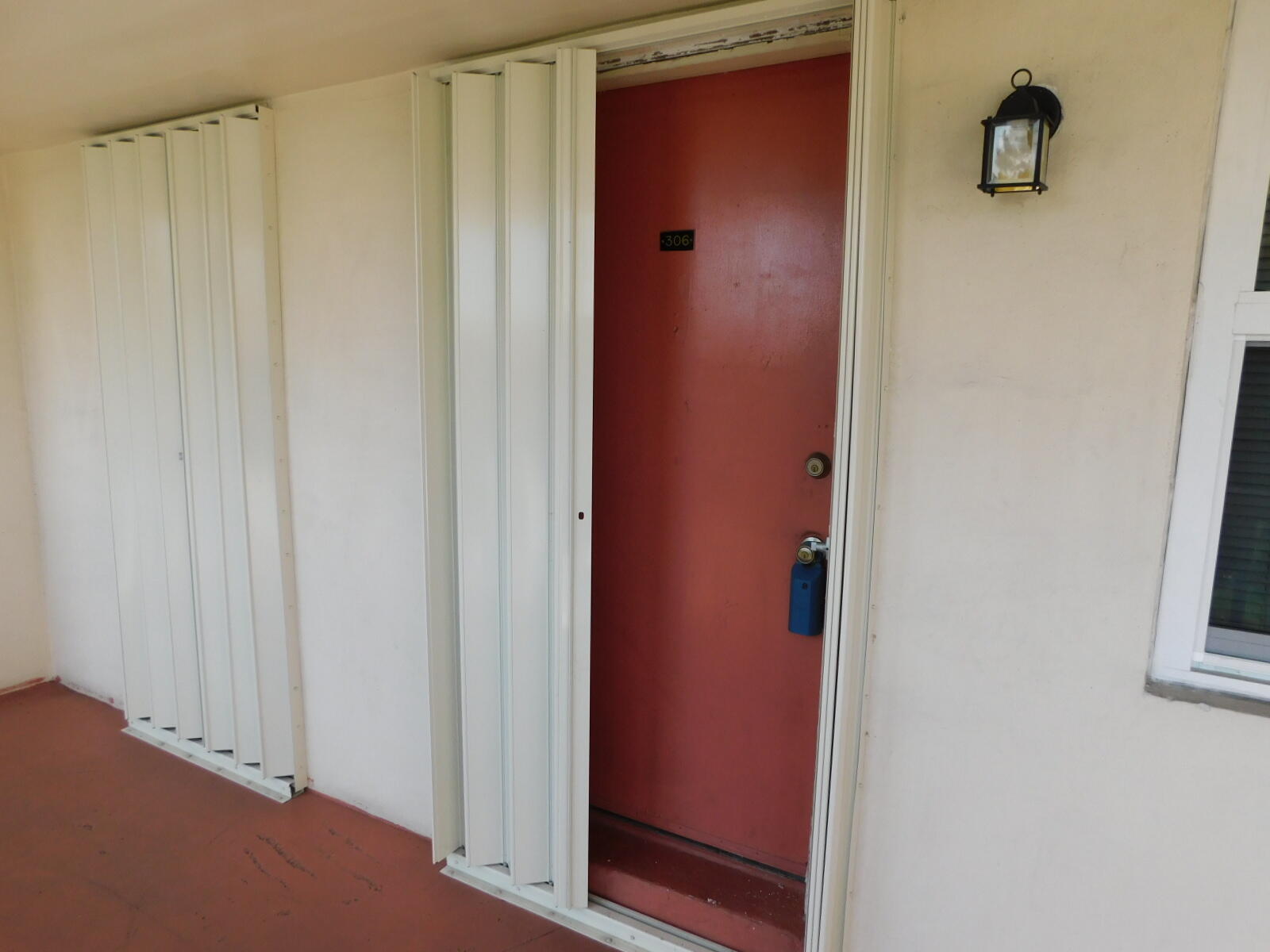 LAKE PARK GARDENS 4 INC CONDO - Residential