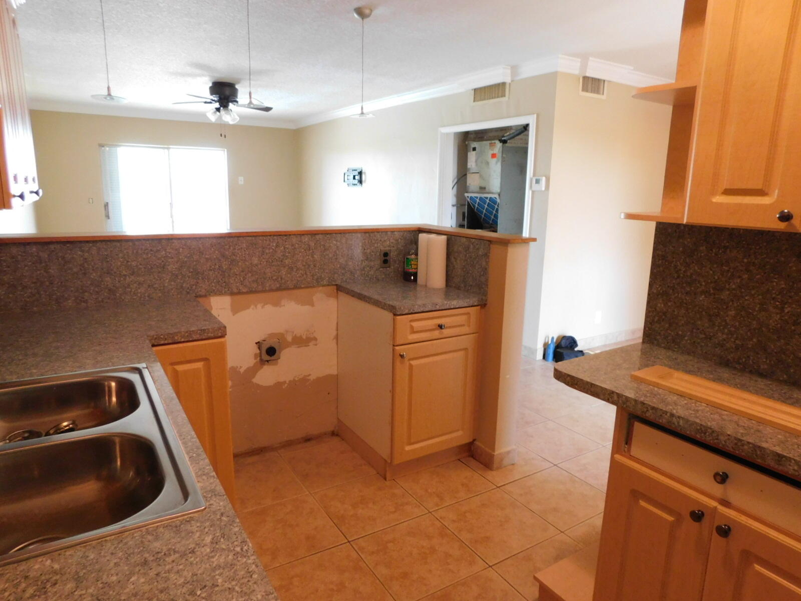 LAKE PARK GARDENS 4 INC CONDO - Residential