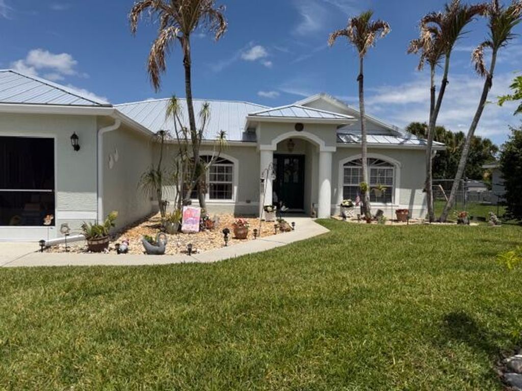 Photo of 925 SW Worcester Lane SW, Port Saint Lucie, FL 34953 (MLS # B26016090)