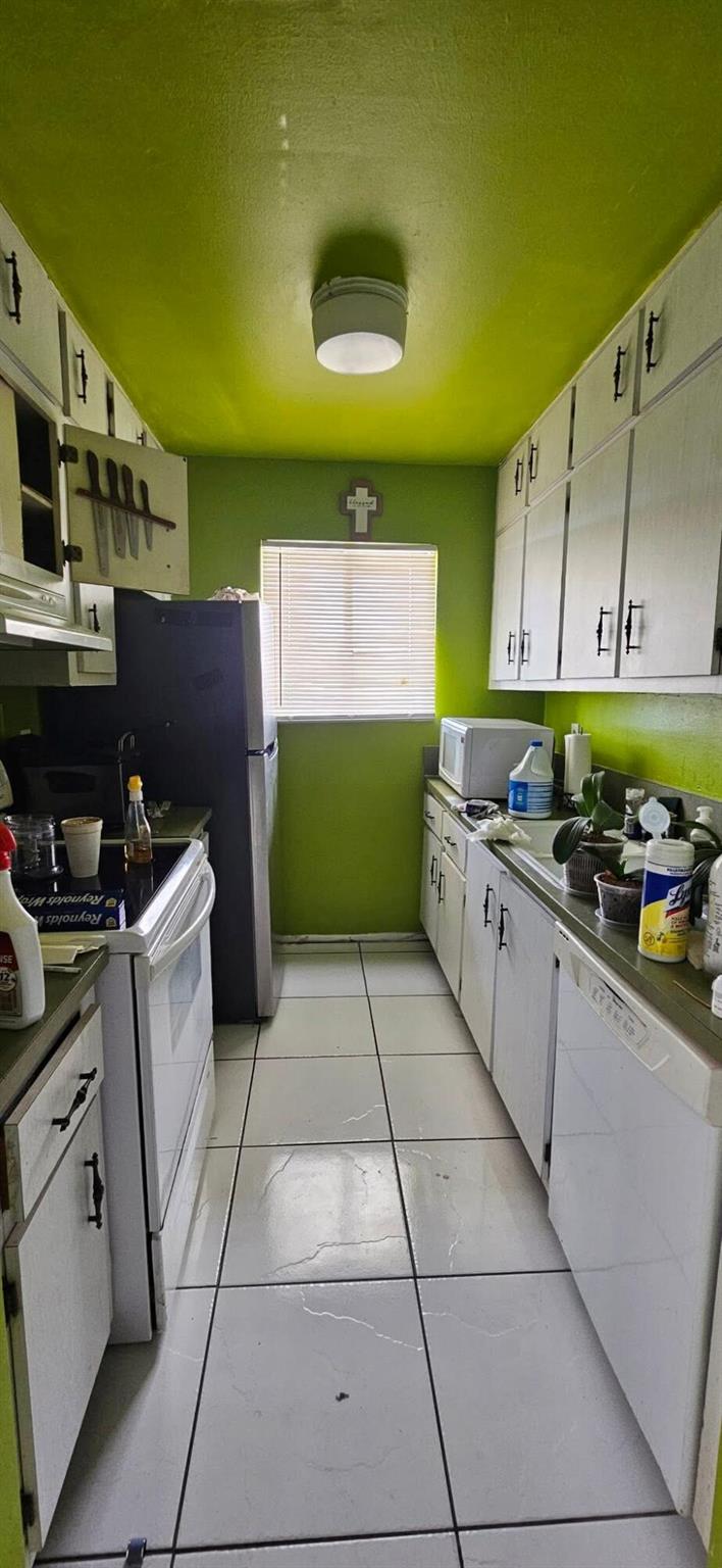 TIFFANY LAKE CONDO PH 1 - Residential