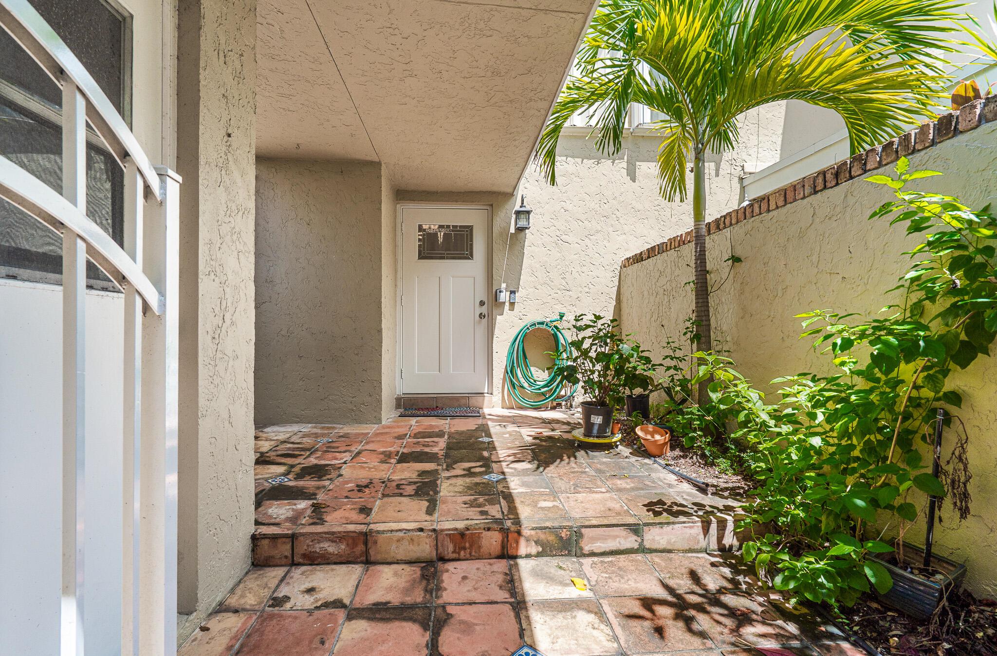 JOGGERS RUN - Residential