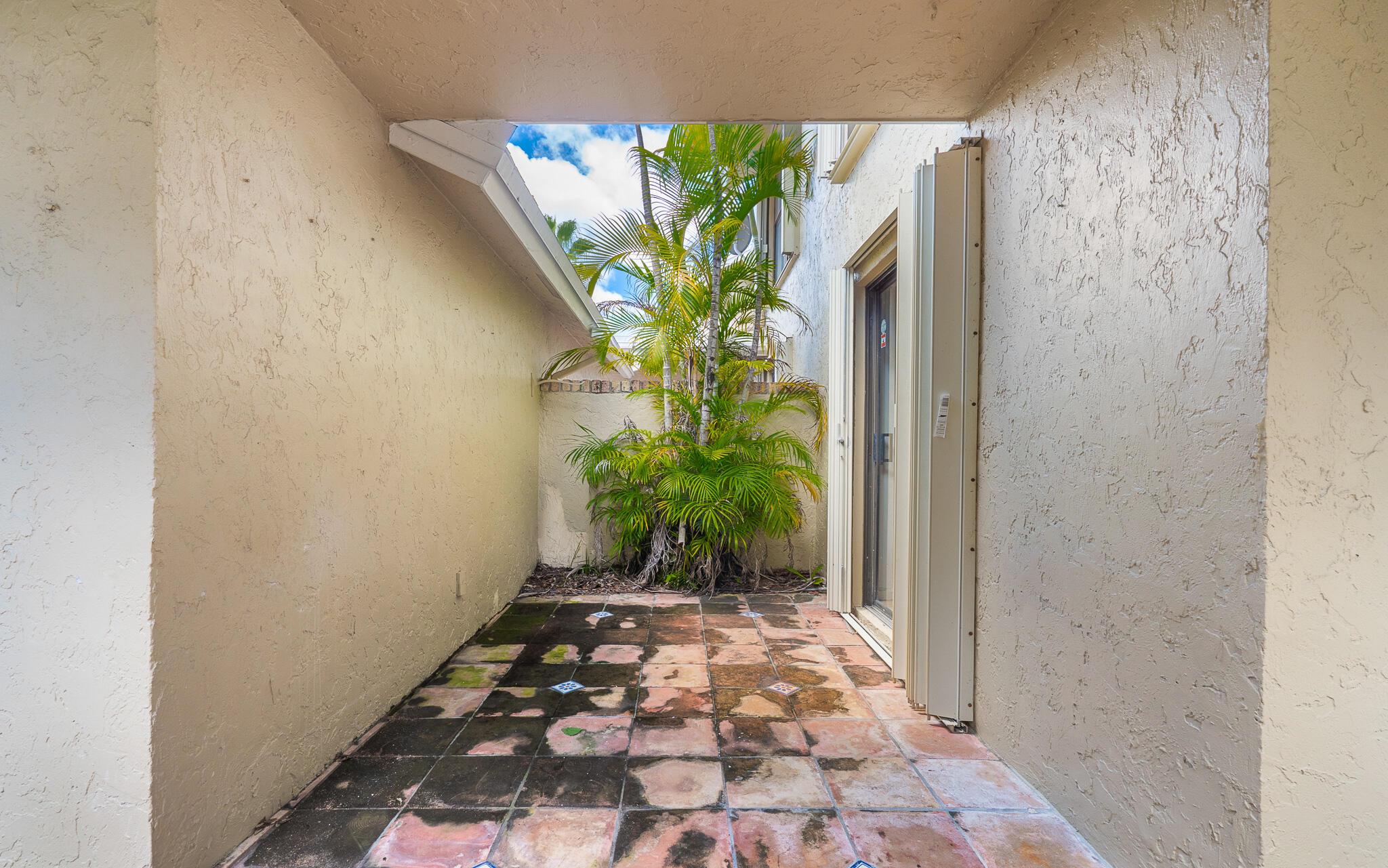 JOGGERS RUN - Residential