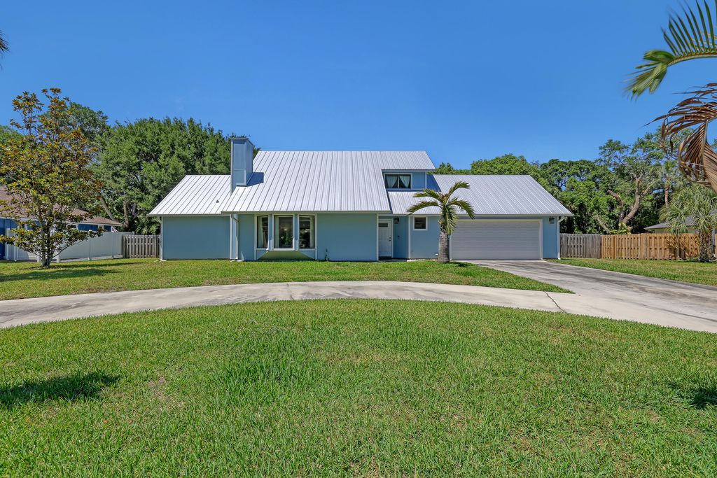 Photo of 11078 Oak Way Circle, Palm Beach Gardens, FL 33410 (MLS # B26022127)