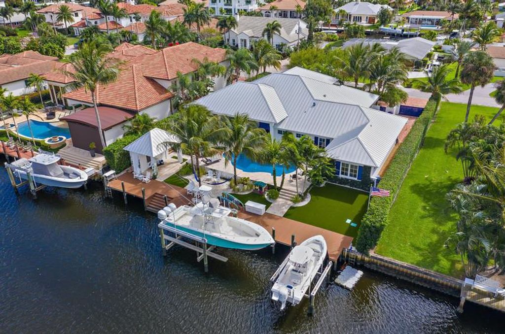 Photo of 2443 Bay Circle Cir, Palm Beach Gardens, FL 33410 (MLS # R10698098)