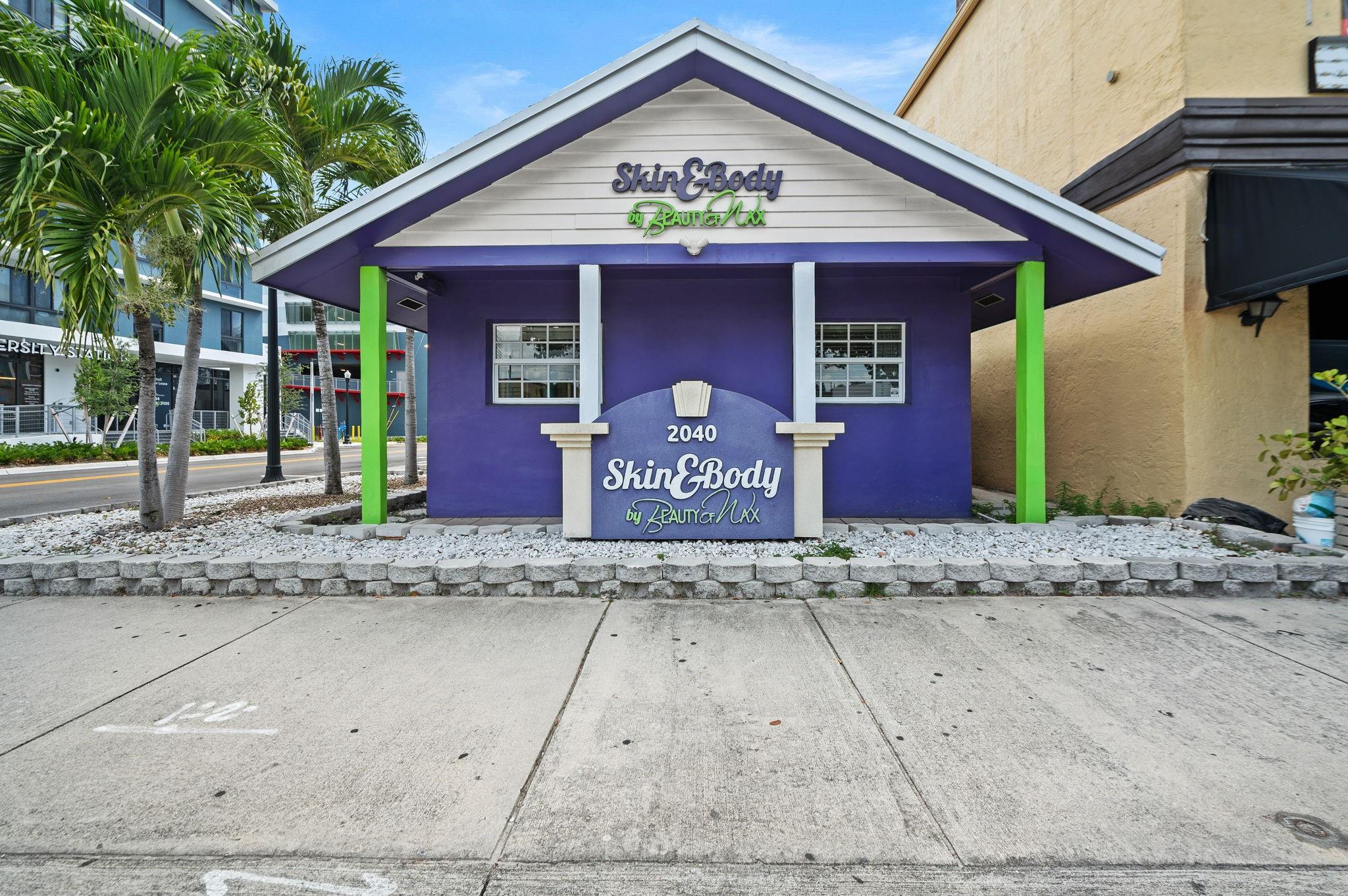 2040 N Polk St