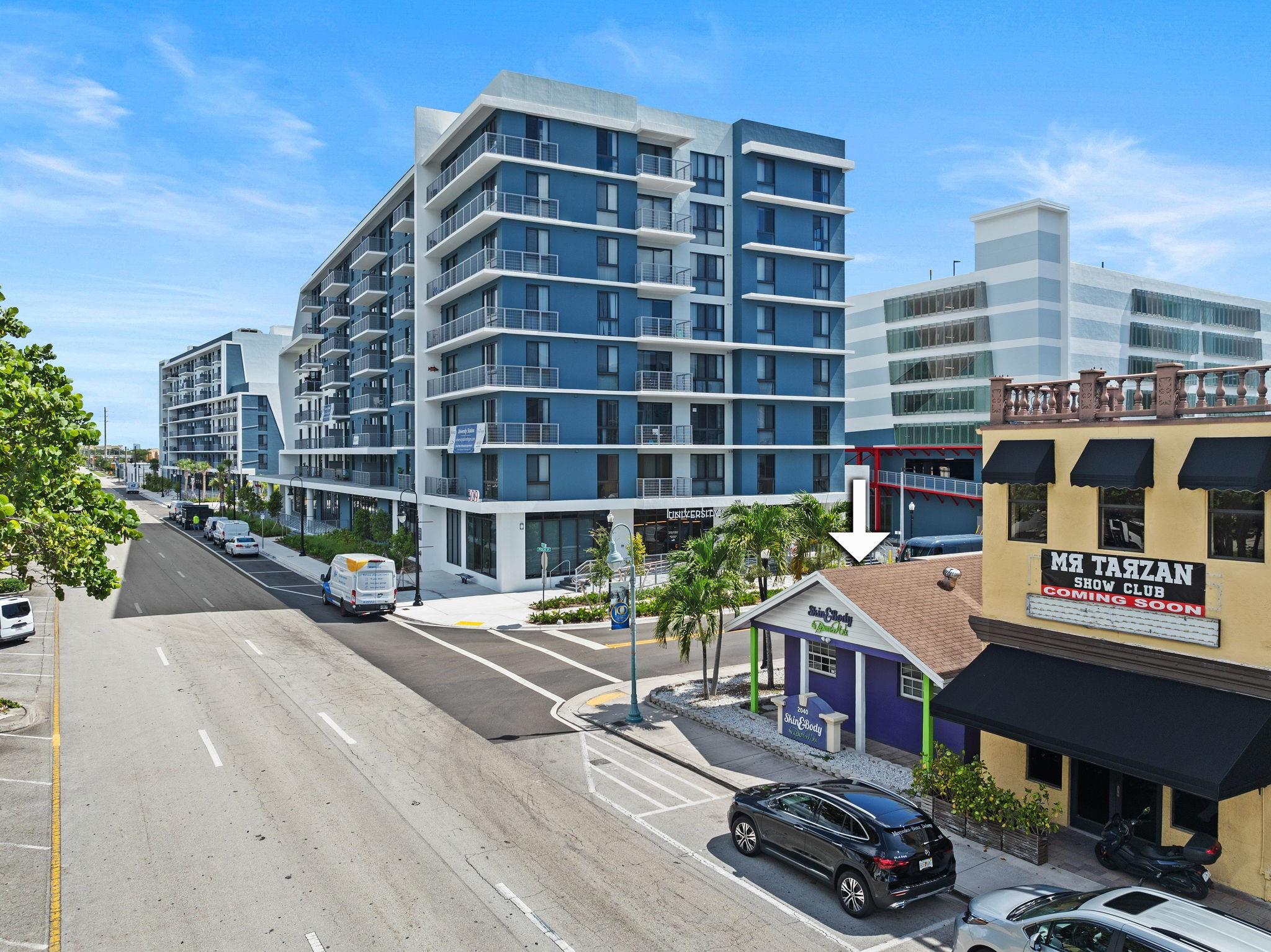 2040 N Polk St