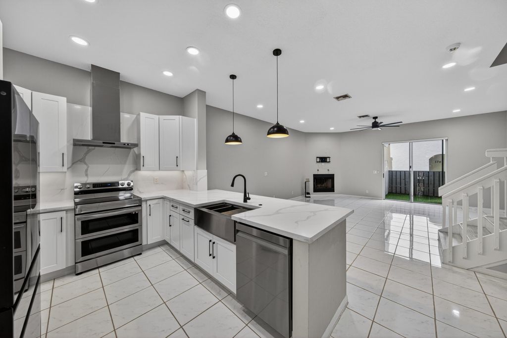 Photo of 835 NE 17th Way, Fort Lauderdale, FL 33304 (MLS # B26034116)