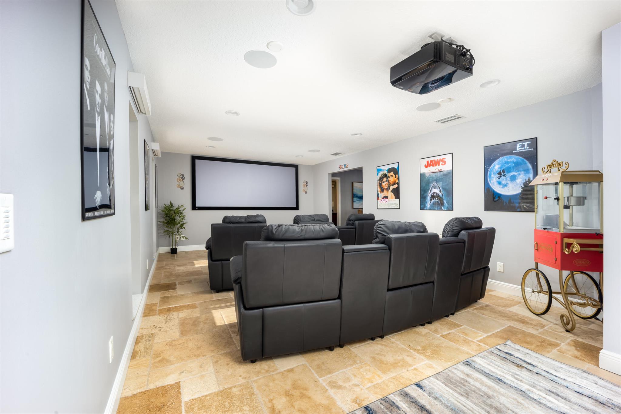 YACHT & COUNTRY CLUB OF S - Residential