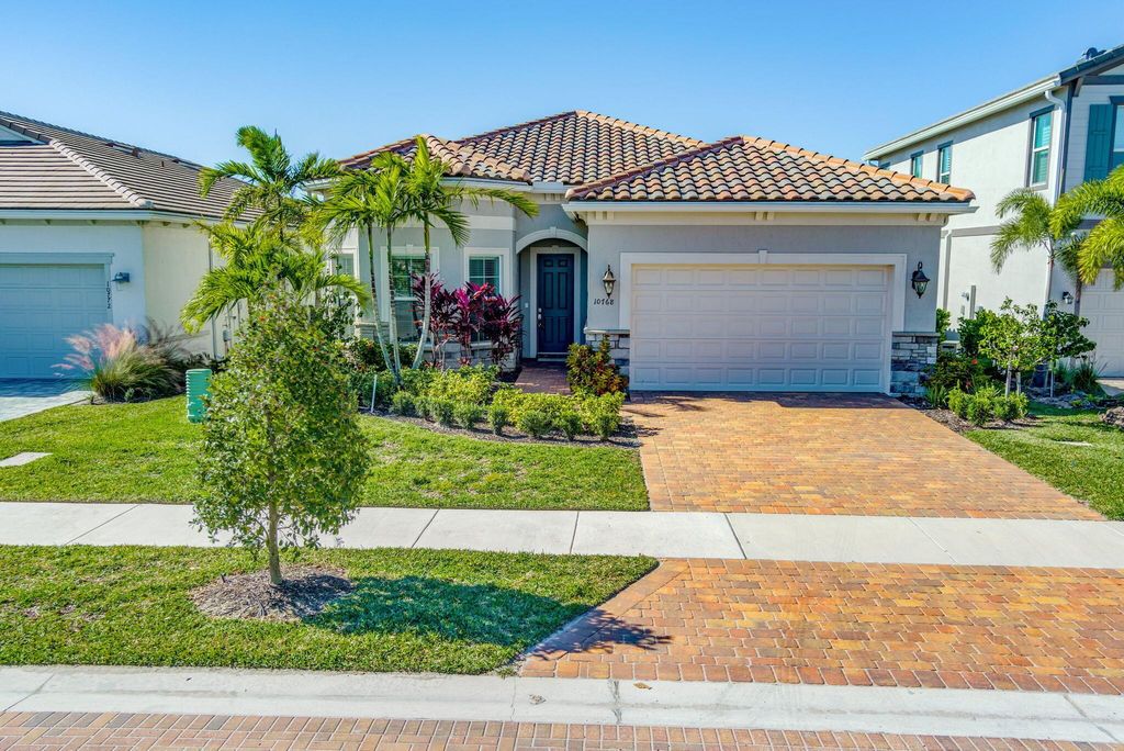 Photo of 10768 Northbrook Circle, Palm Beach Gardens, FL 33412 (MLS # R11042033)