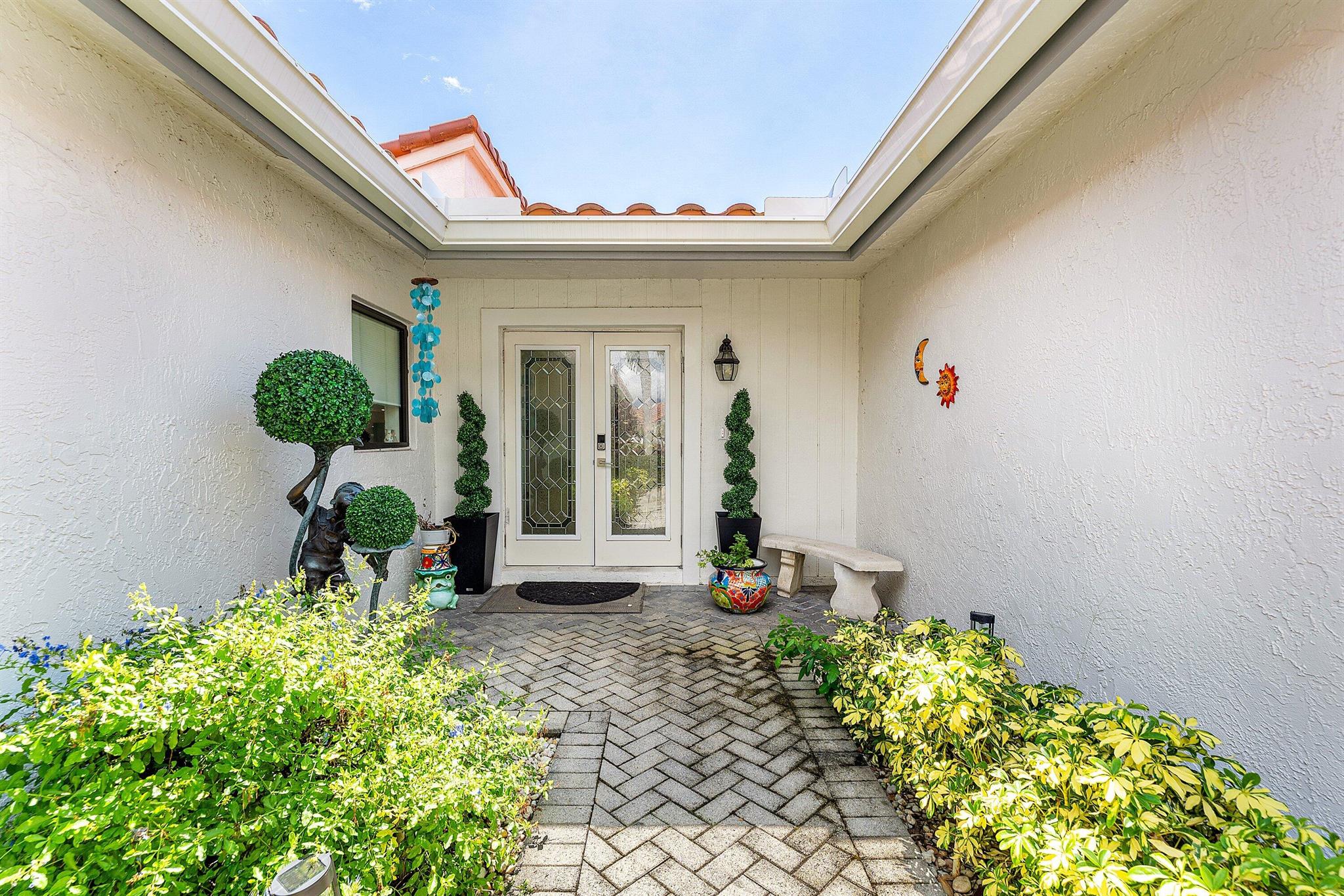 WOODS AT HUNTERS RUN COND - Residential