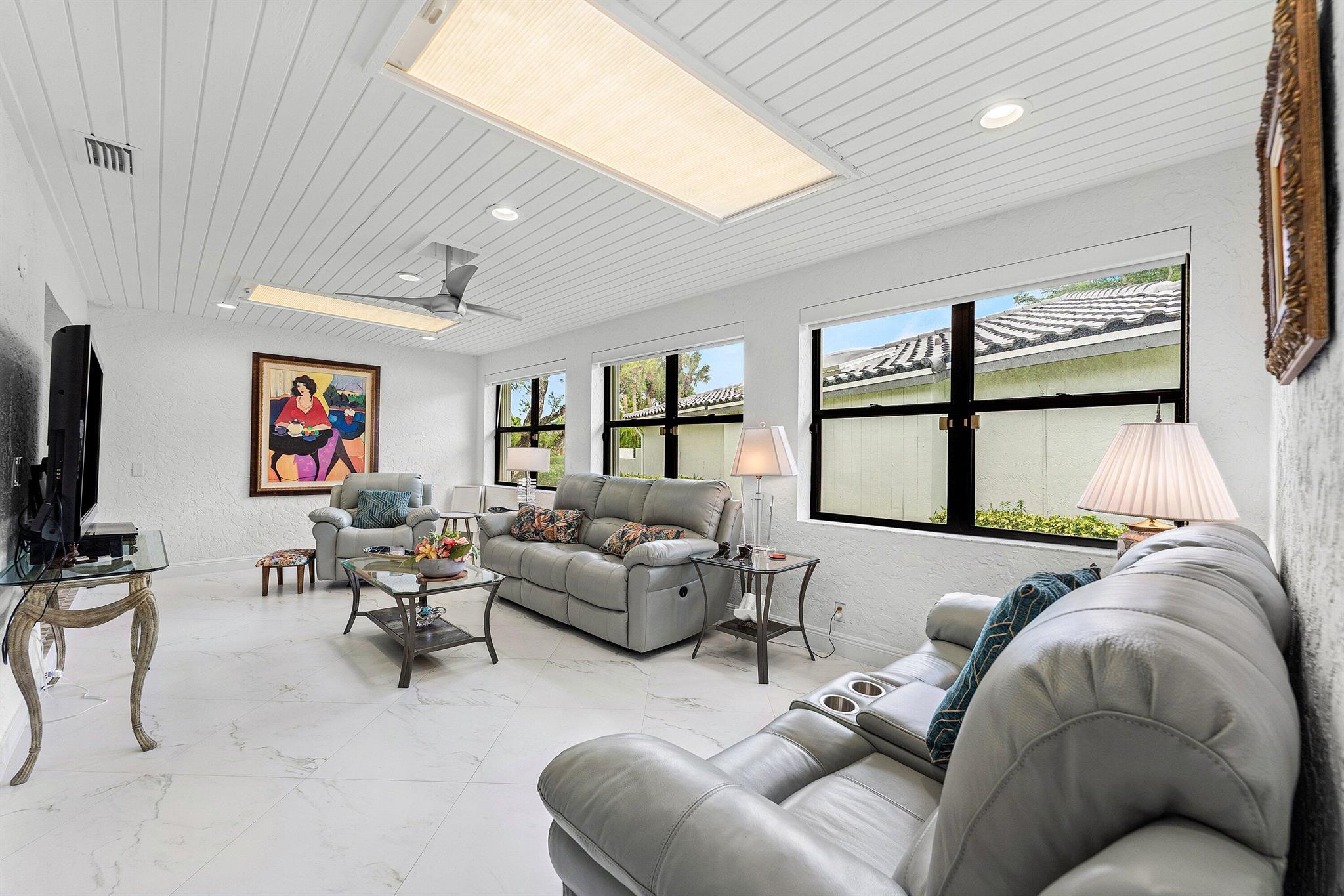 WOODS AT HUNTERS RUN COND - Residential