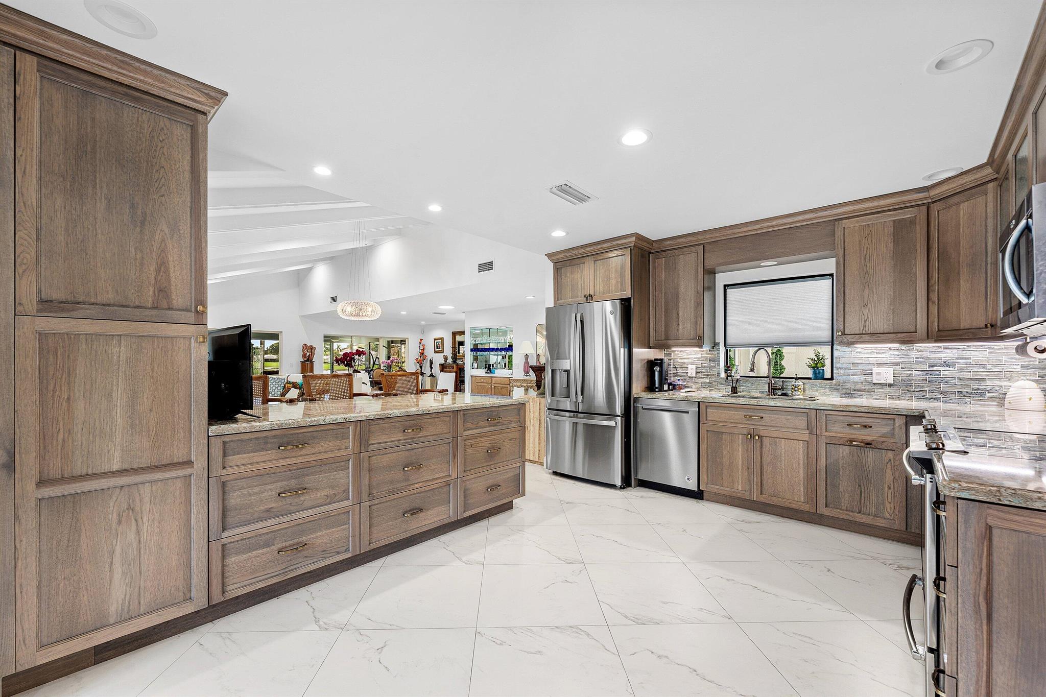 WOODS AT HUNTERS RUN COND - Residential