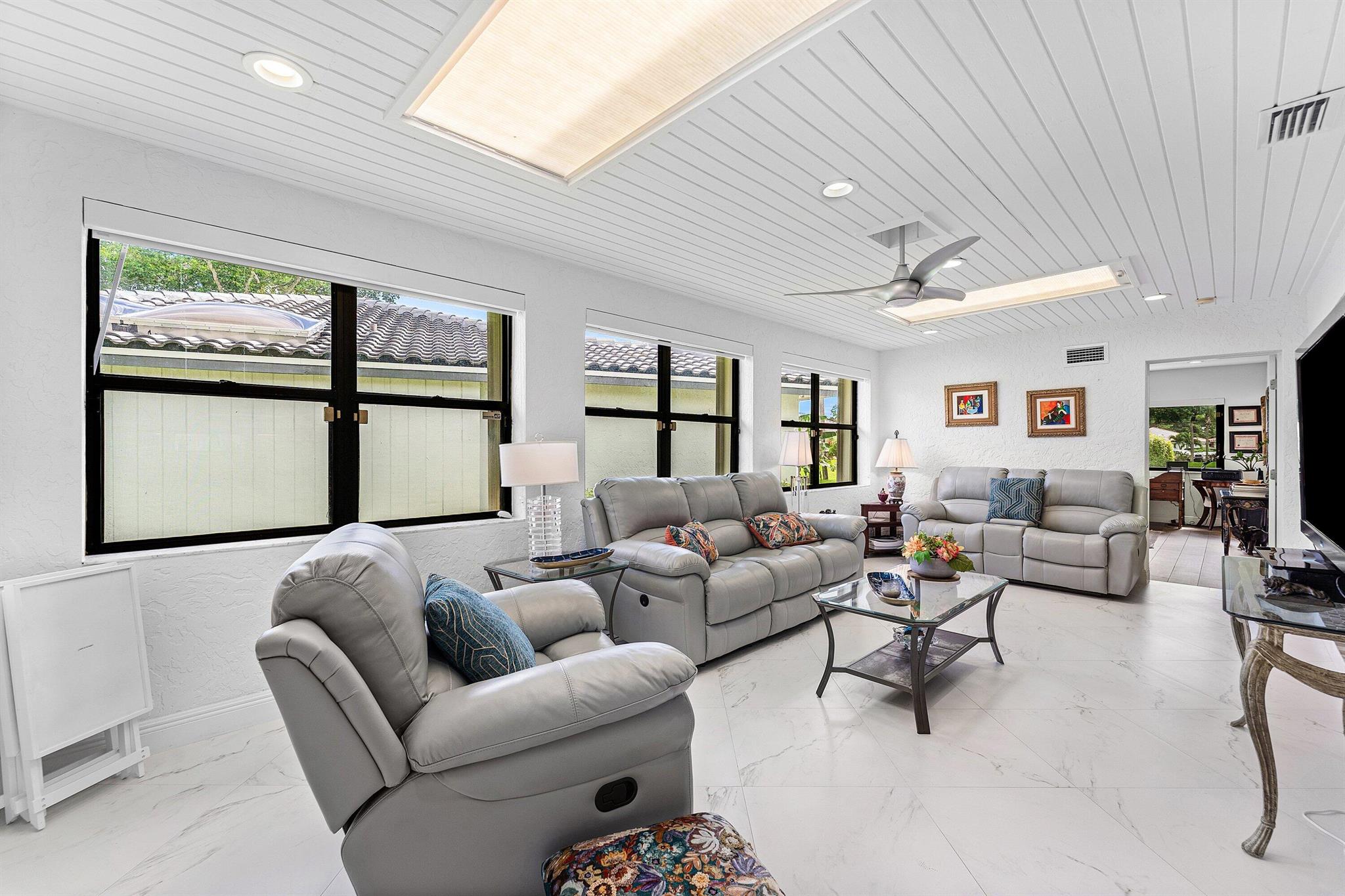 WOODS AT HUNTERS RUN COND - Residential