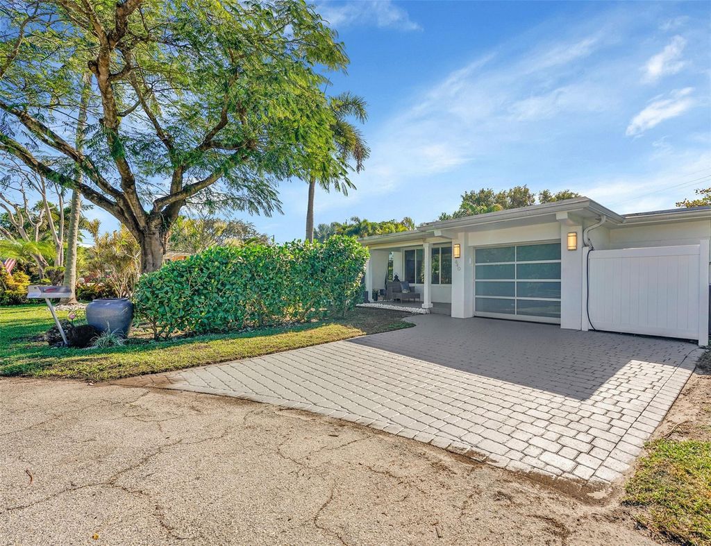 Photo of 640 NW 30th Street, Wilton Manors, FL 33311 (MLS # F10552187)