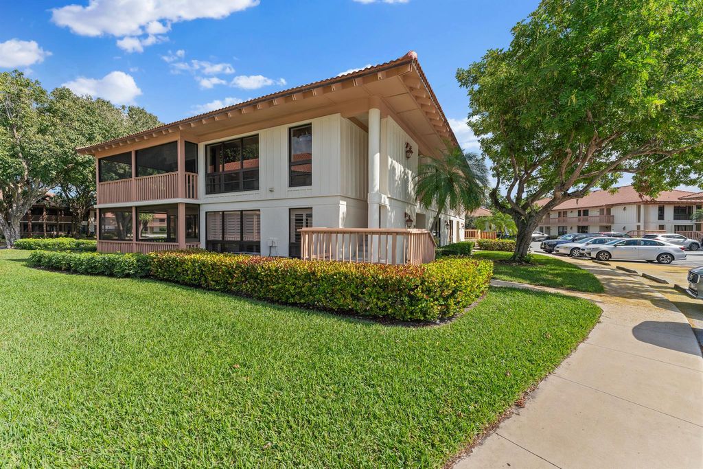 Photo of 315 Brackenwood Circle #315, Palm Beach Gardens, FL 33418 (MLS # R10956818)