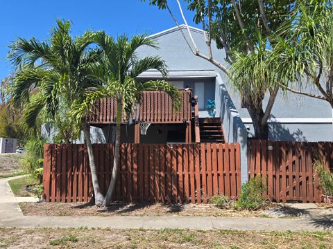 12 Crossings Circle G Boynton Beach FL 33435