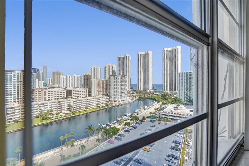 ARLEN HOUSE - Residential