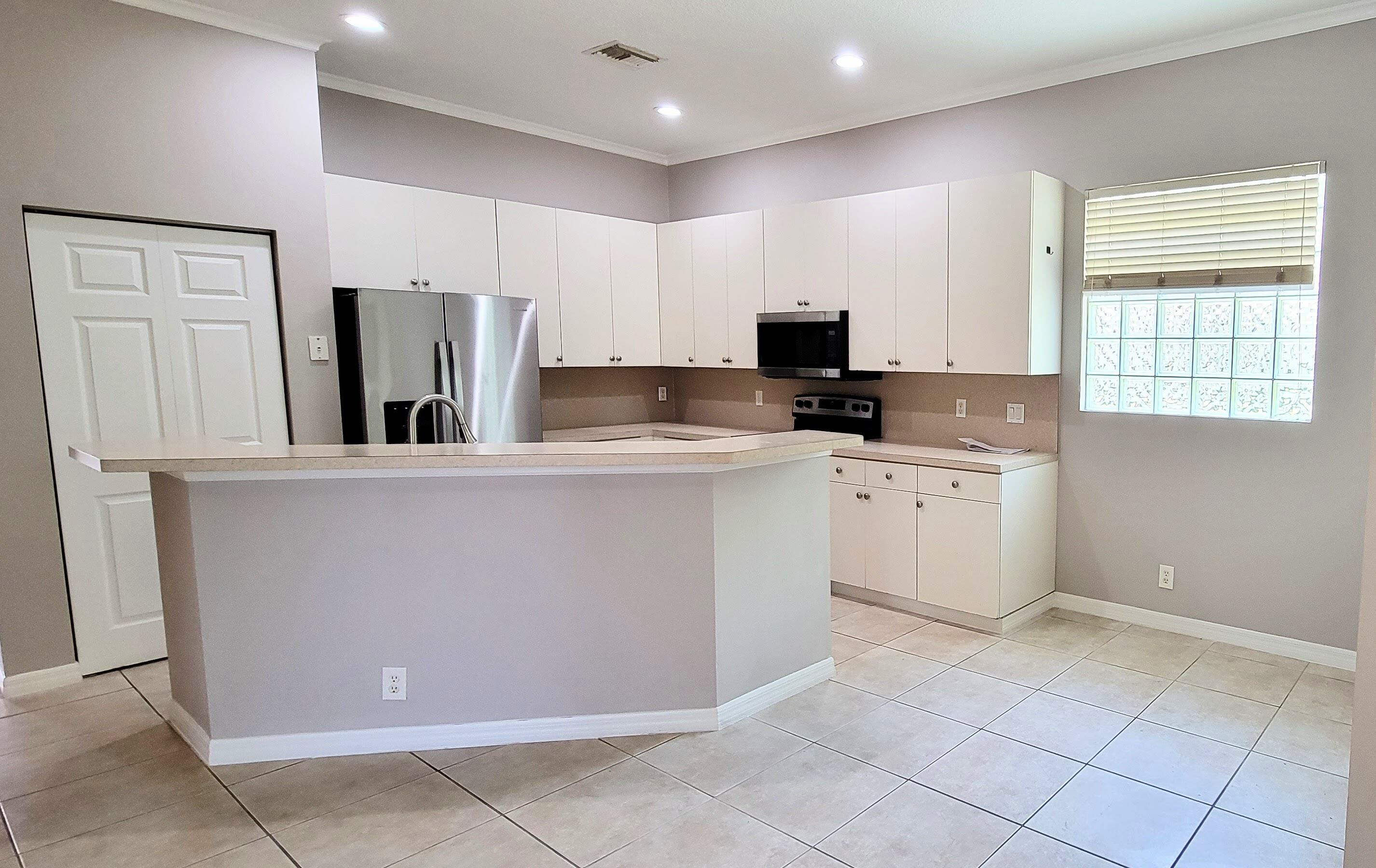 ANDROS ISLE PAR D-1 - Residential Lease