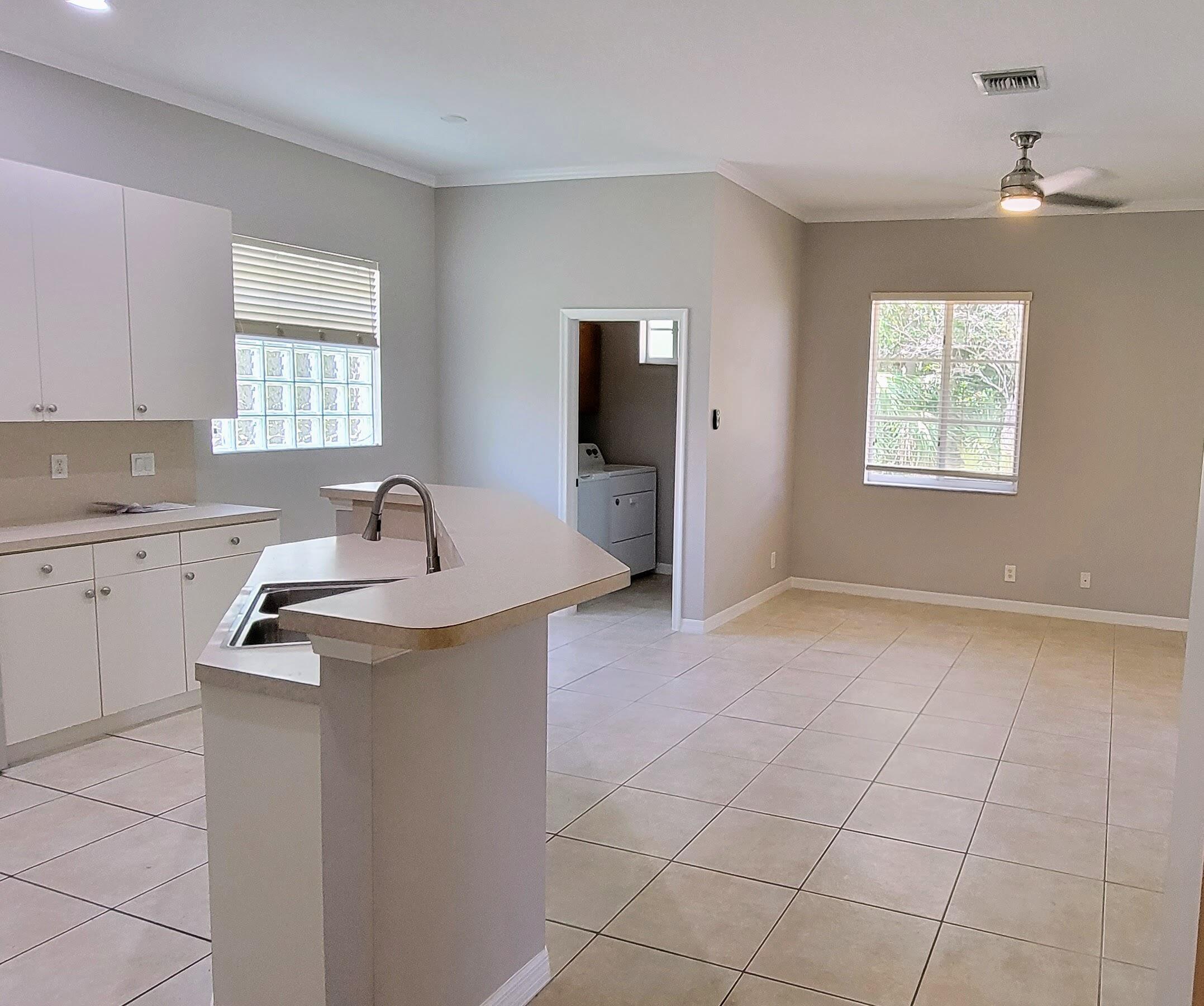 ANDROS ISLE PAR D-1 - Residential Lease