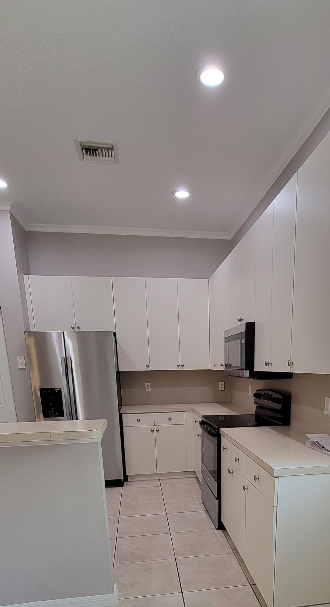 ANDROS ISLE PAR D-1 - Residential Lease