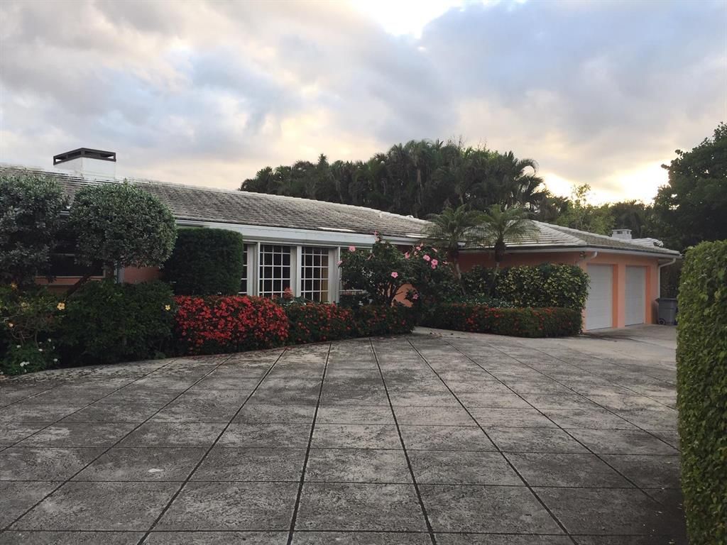 Photo of 240 Mockingbird Trail, Palm Beach, FL 33480 (MLS # R10682352)