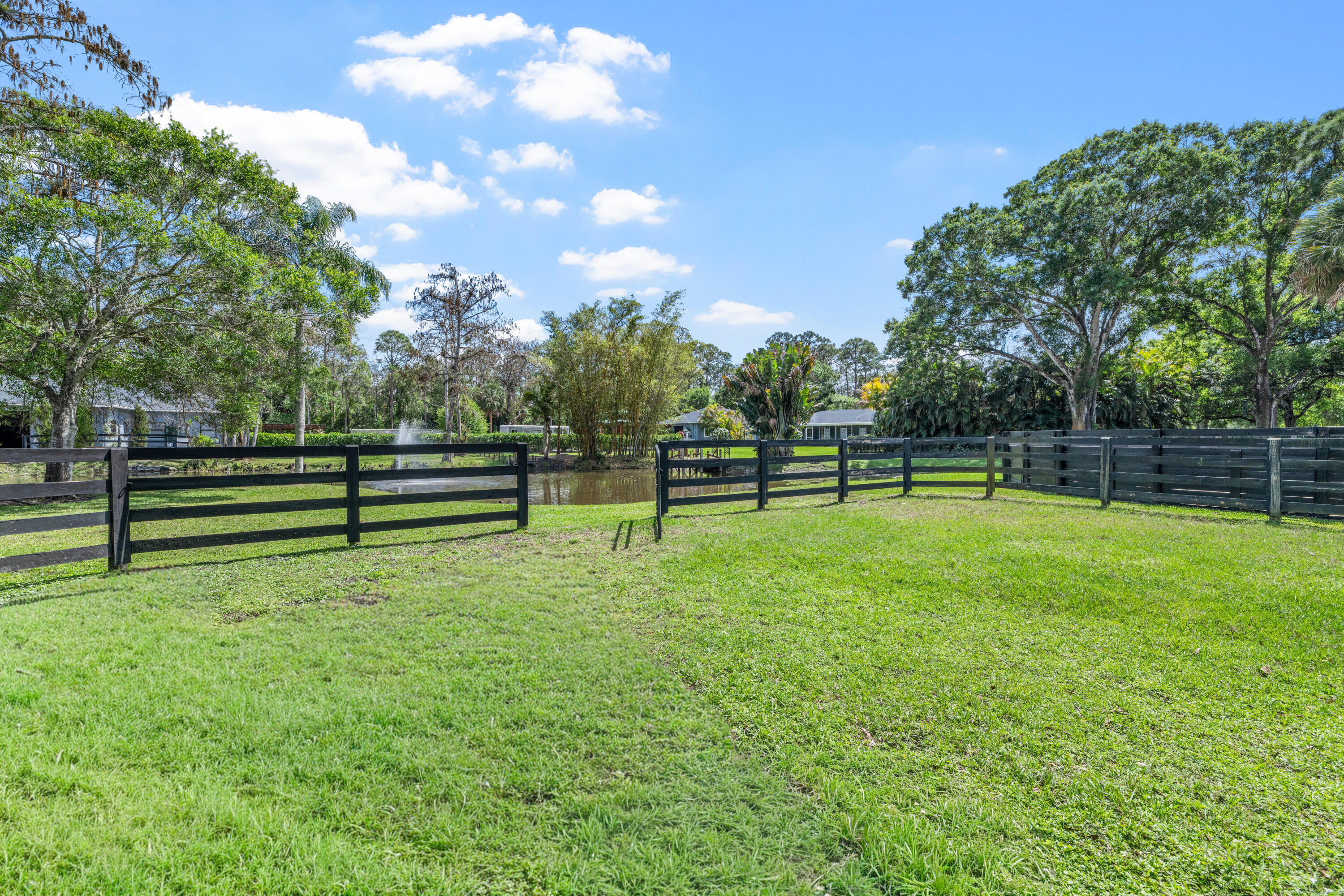 LOXAHATCHEE GROVES - Residential Lease