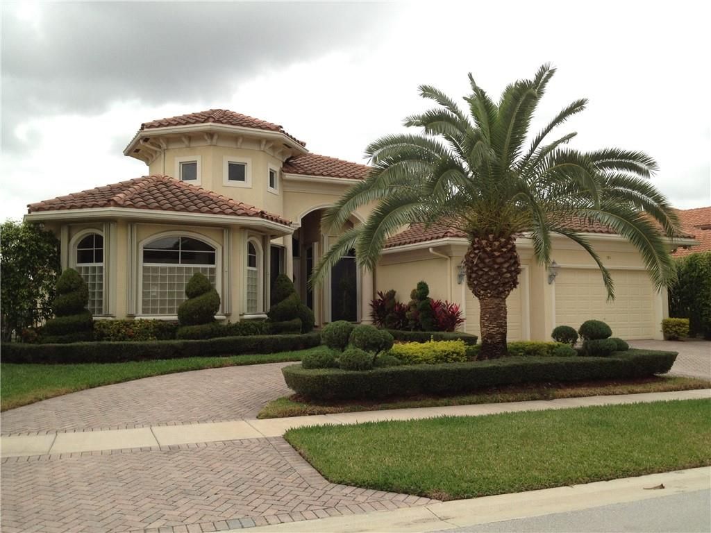 Photo of 791 Leigh Palm Ave, Plantation, FL 33324 (MLS # F10303662)