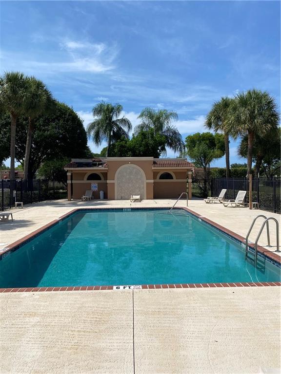 El Lago - Residential