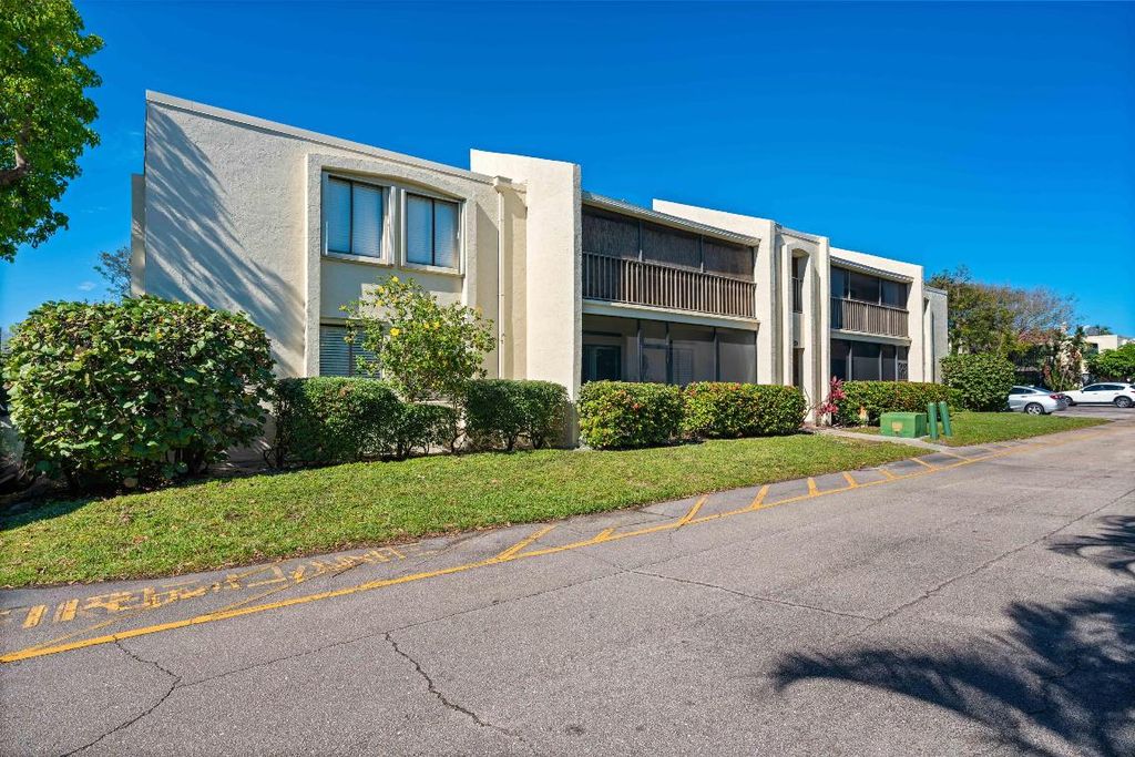 Photo of 150 Pineview Road #D2, Jupiter, FL 33469 (MLS # R10956333)