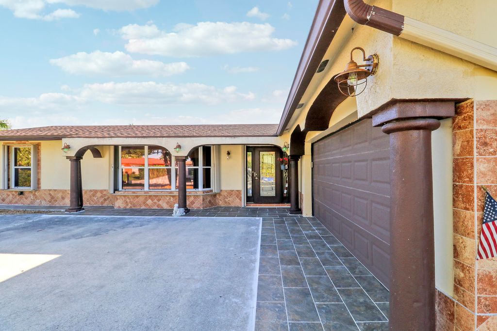 Photo of 10868 Larch Court, Palm Beach Gardens, FL 33418 (MLS # R11148681)