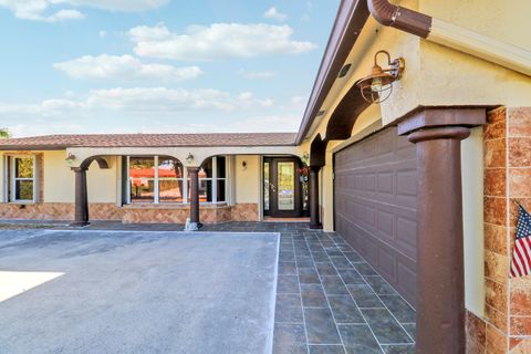 Photo of 10868 Larch Court, Palm Beach Gardens, FL 33418 (MLS # R11148681)