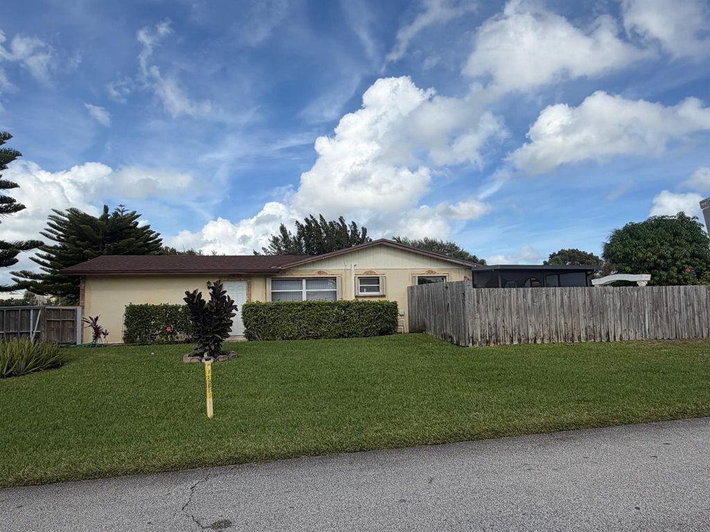 Photo of 10868 Larch Court, Palm Beach Gardens, FL 33418 (MLS # R11148681)