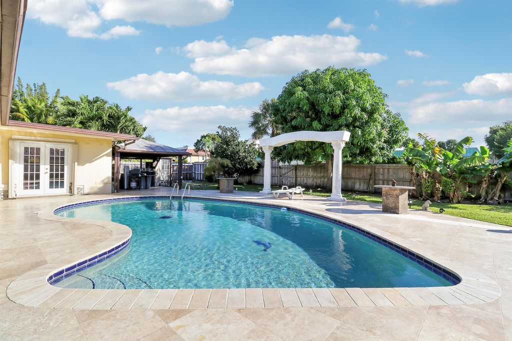 Photo of 10868 Larch Court, Palm Beach Gardens, FL 33418 (MLS # R11148681)