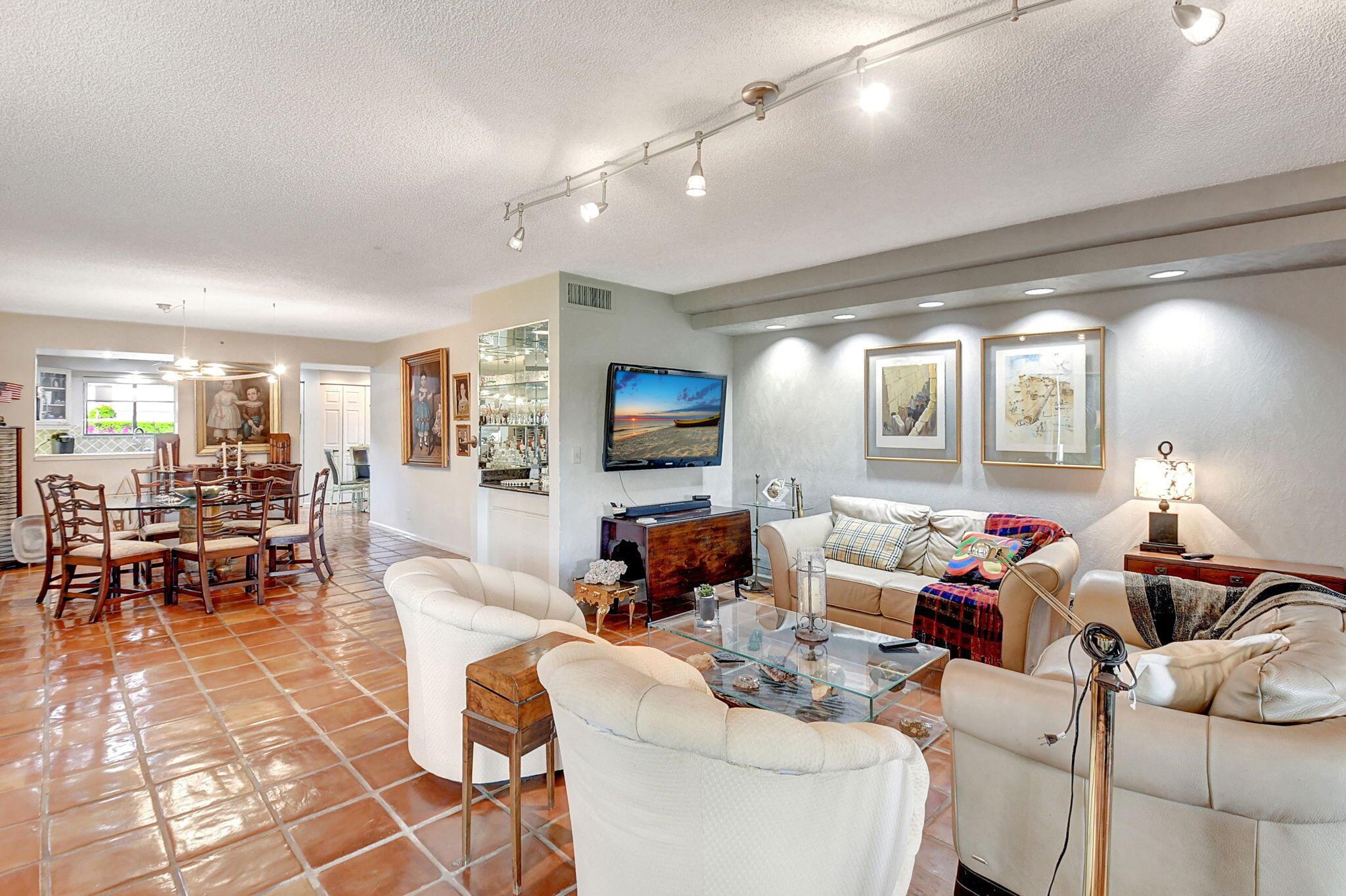 GLENEAGLES CONDO IV - Residential