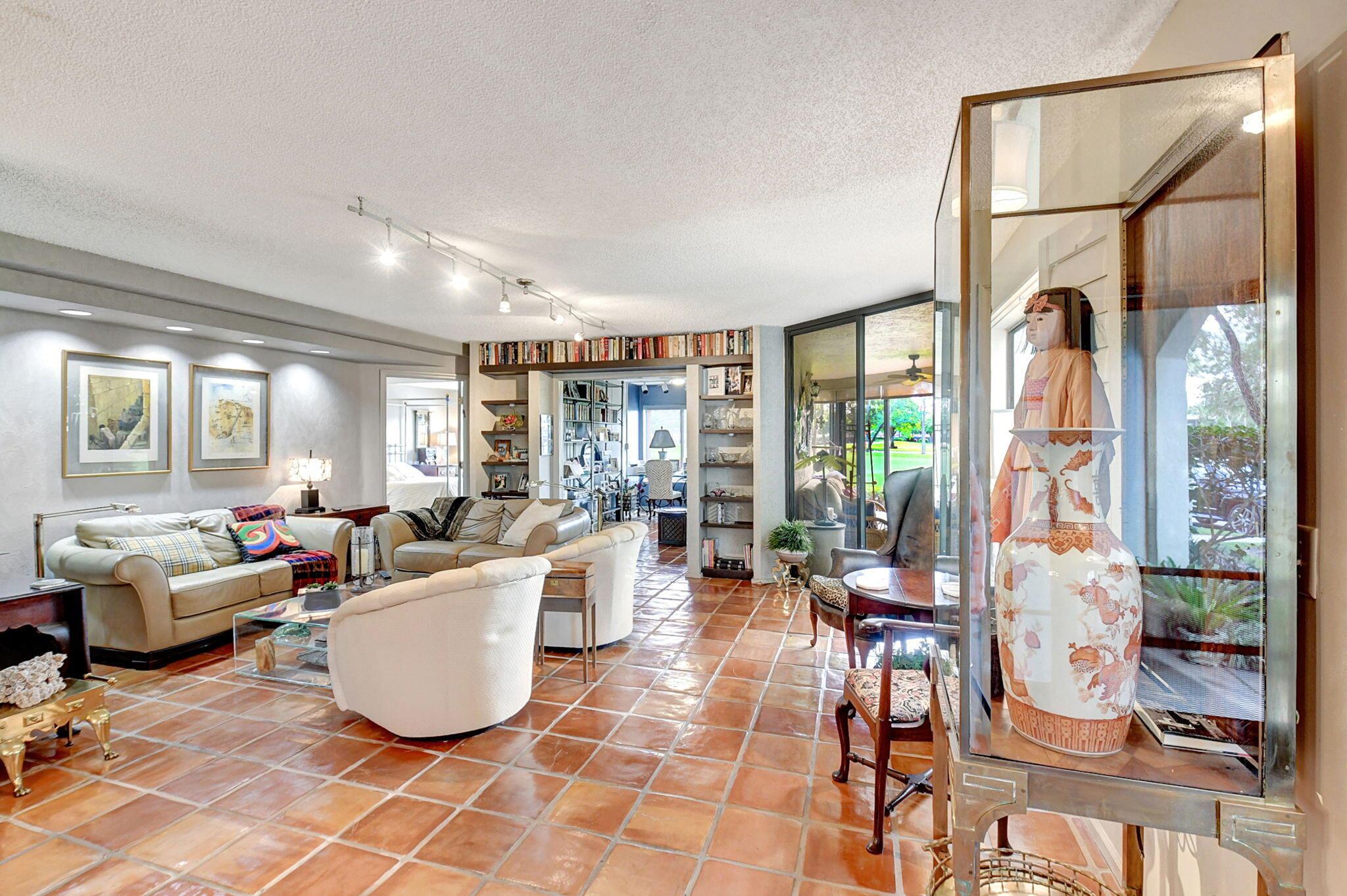 GLENEAGLES CONDO IV - Residential