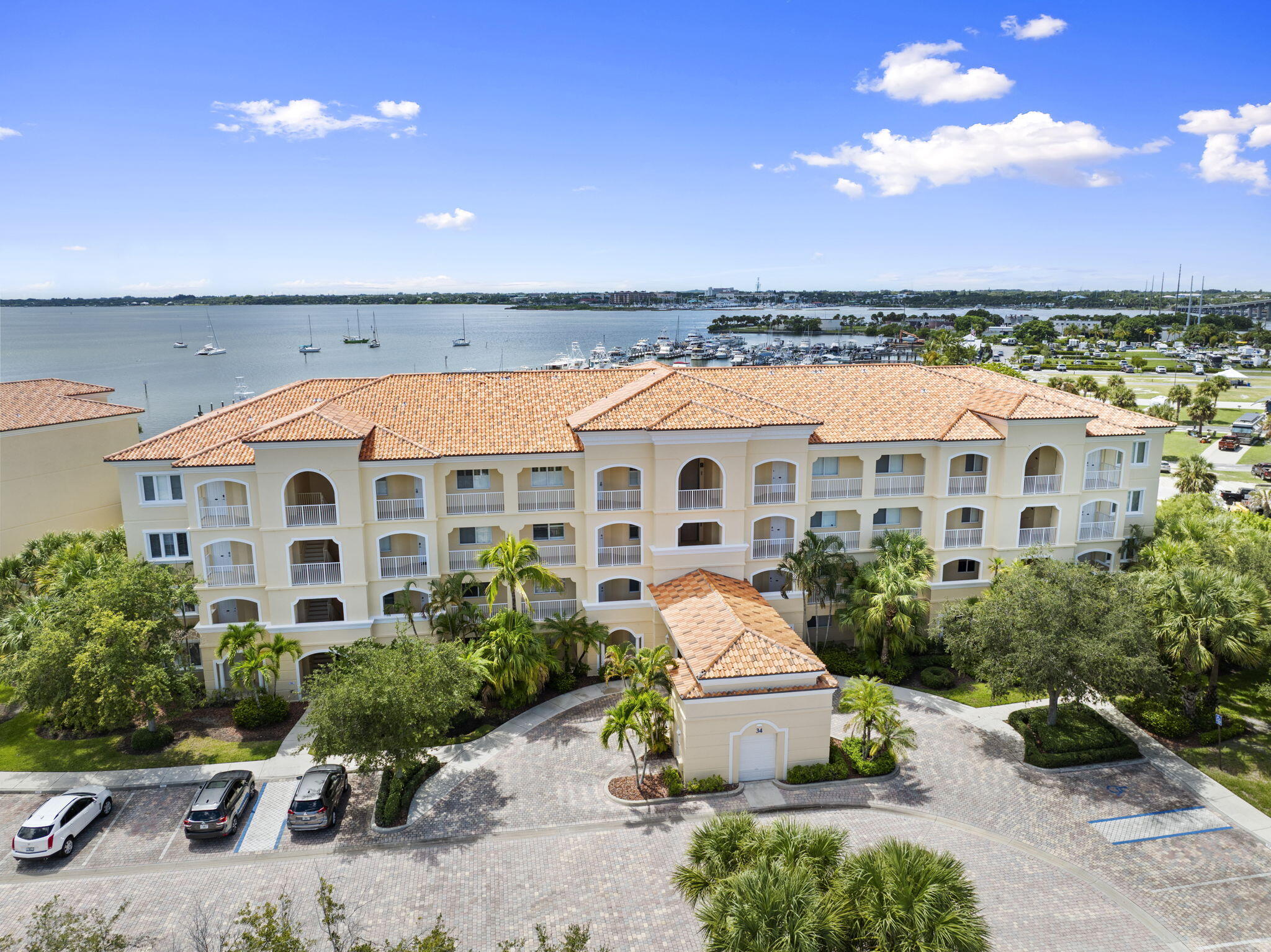 HARBOUR ISLE AT HUTCHINSON ISLAND WEST - Residential