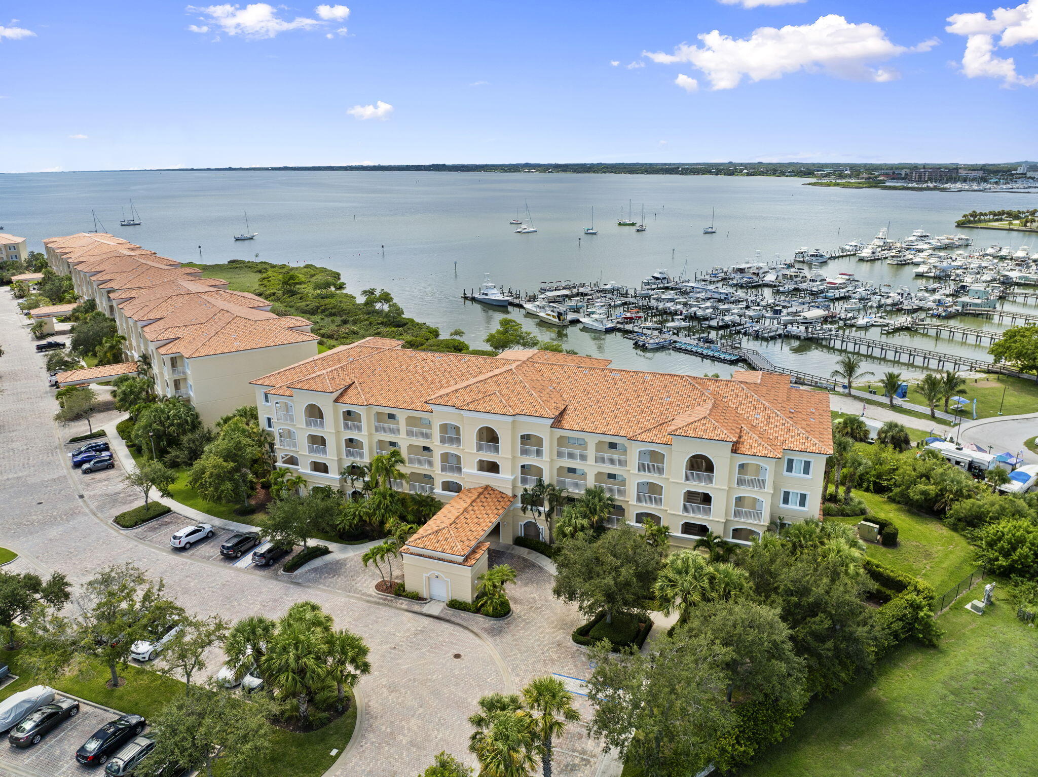 HARBOUR ISLE AT HUTCHINSON ISLAND WEST - Residential