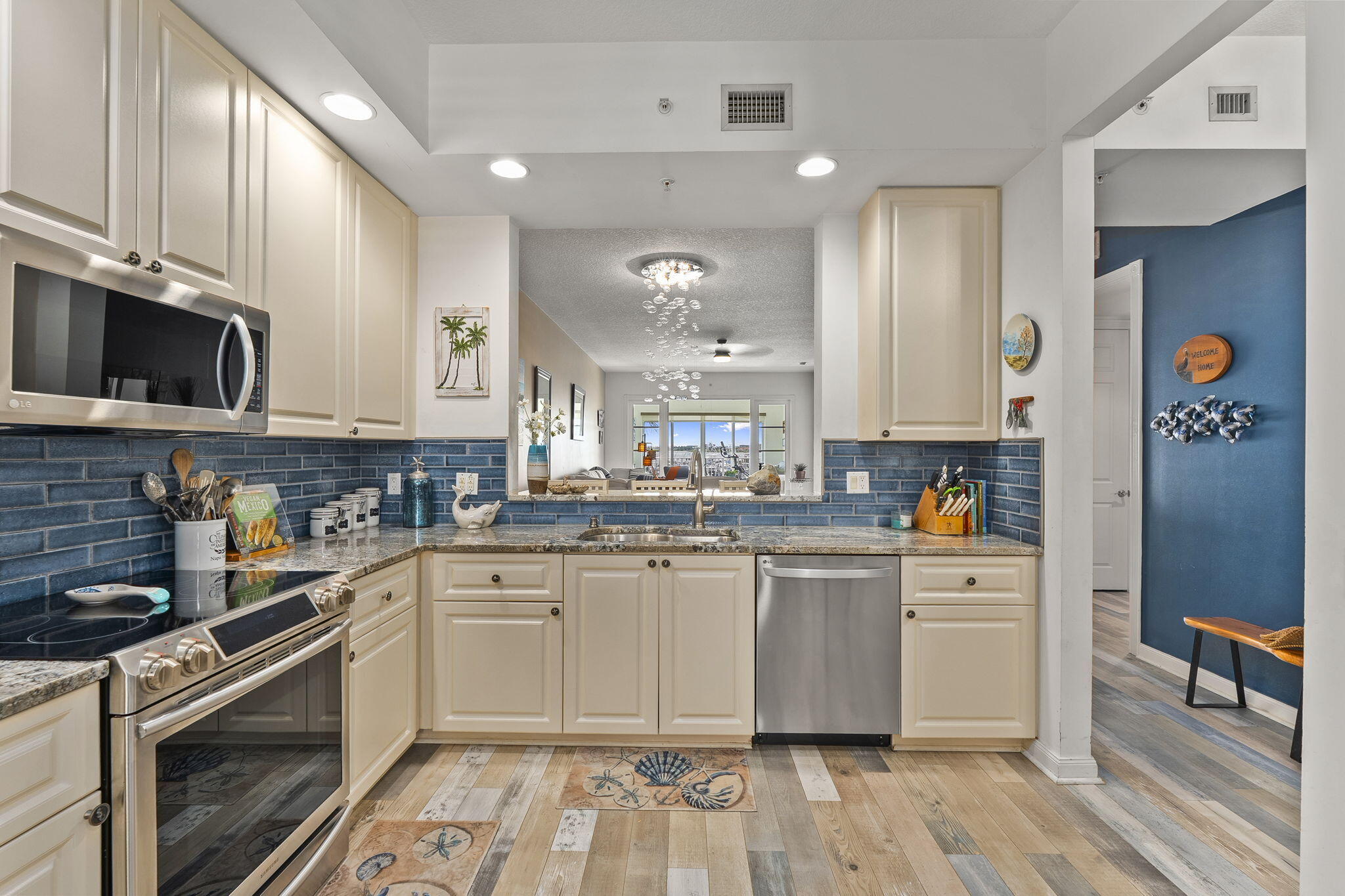 HARBOUR ISLE AT HUTCHINSON ISLAND WEST - Residential