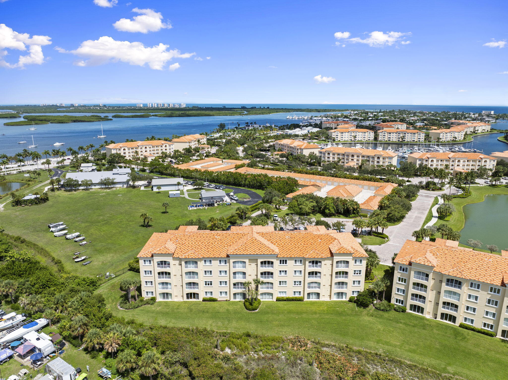 HARBOUR ISLE AT HUTCHINSON ISLAND WEST - Residential