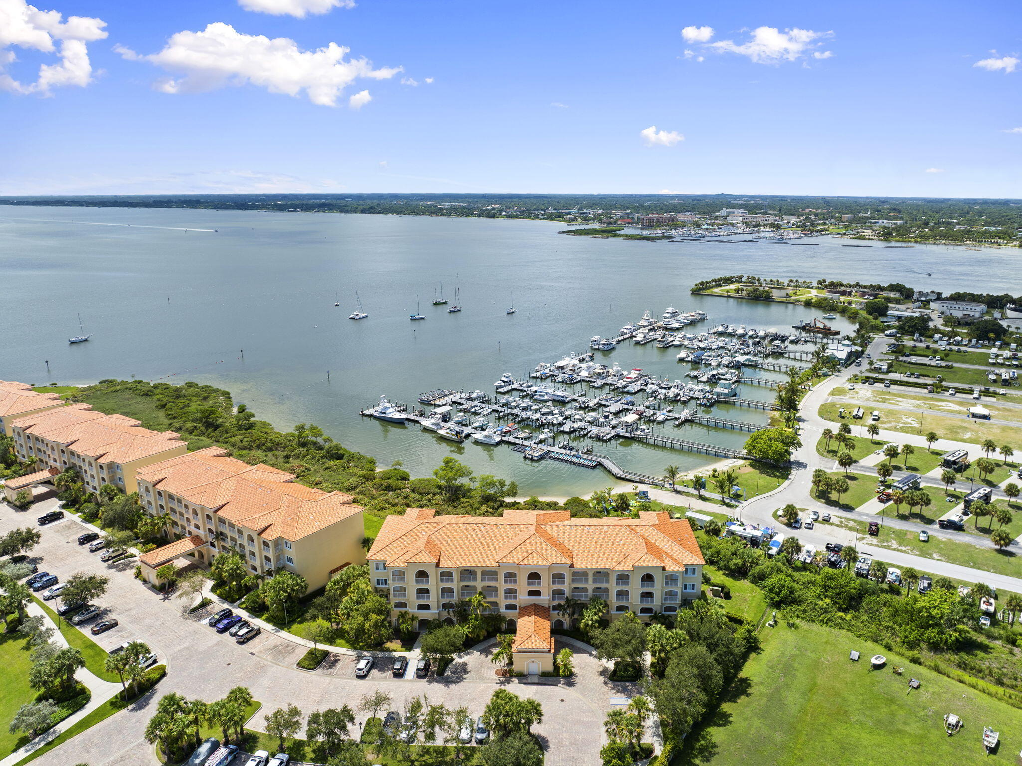 HARBOUR ISLE AT HUTCHINSON ISLAND WEST - Residential