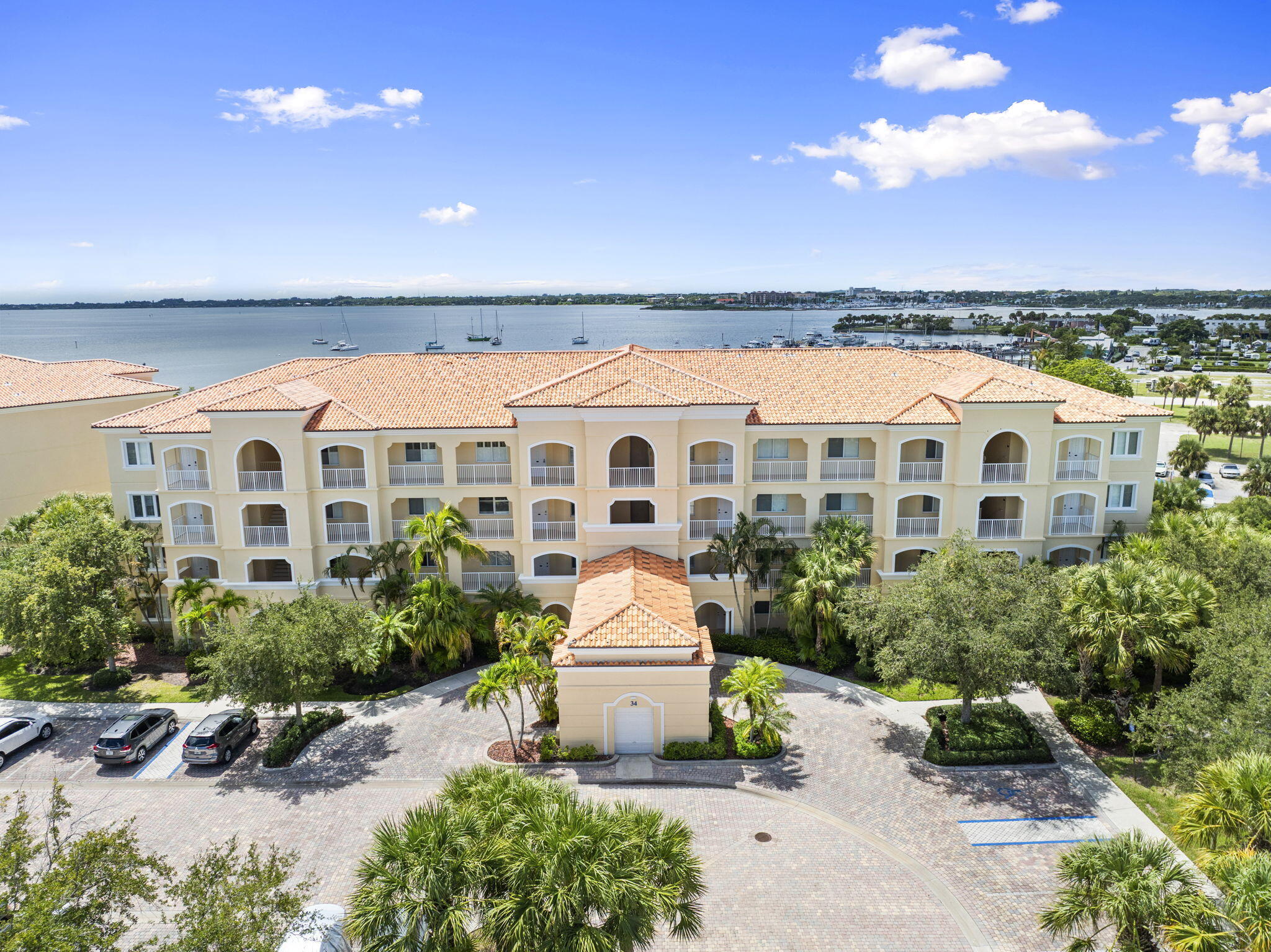 HARBOUR ISLE AT HUTCHINSON ISLAND WEST - Residential