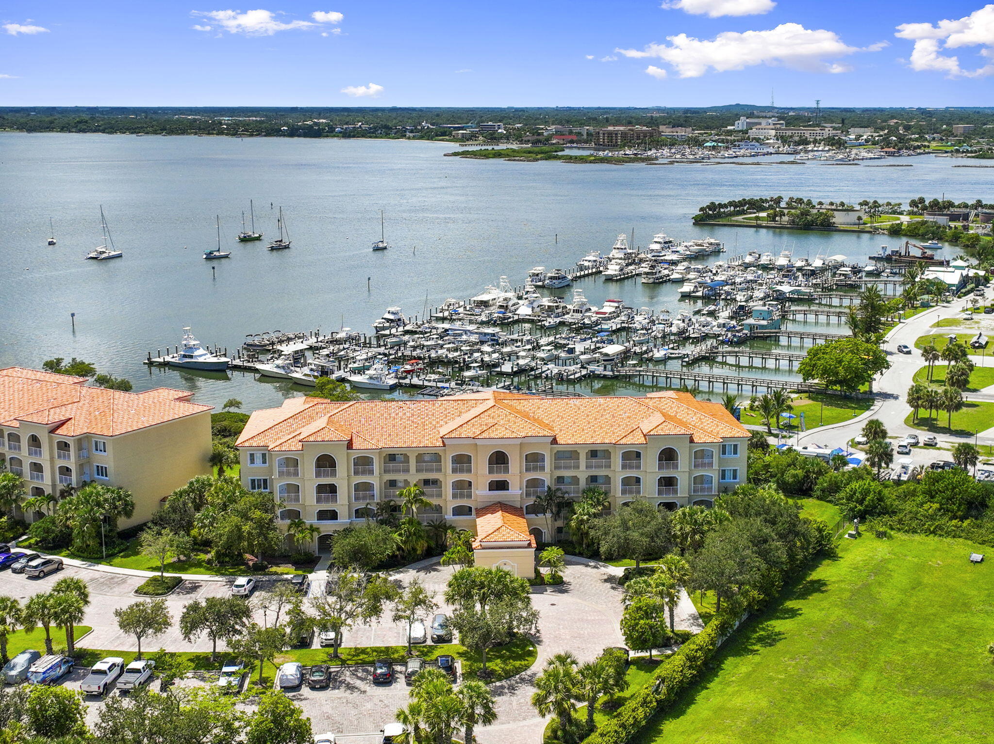 HARBOUR ISLE AT HUTCHINSON ISLAND WEST - Residential