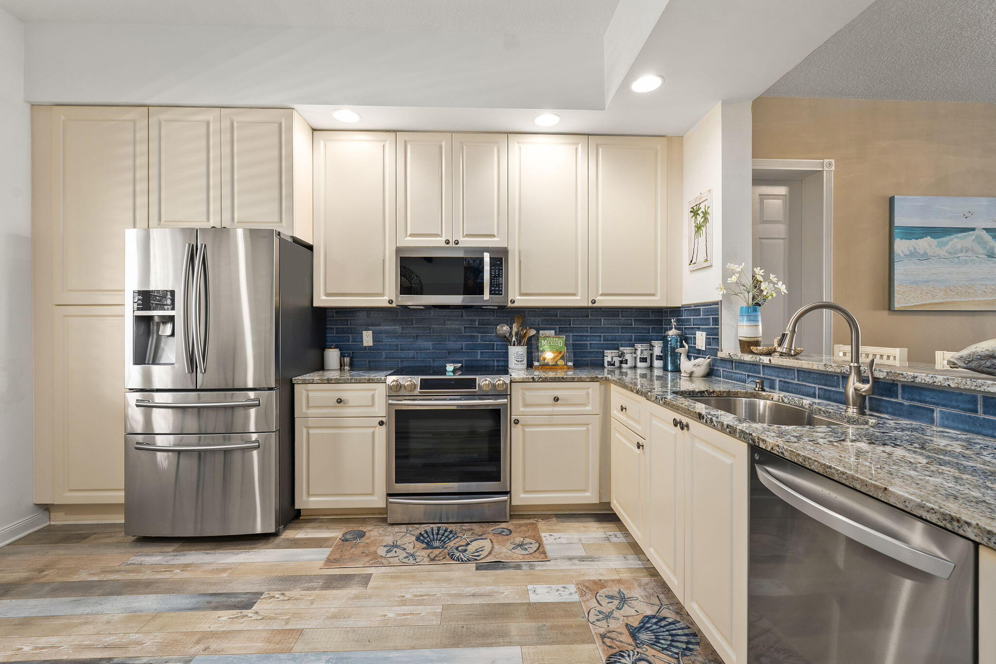 34 Harbour Isle Dr W 204