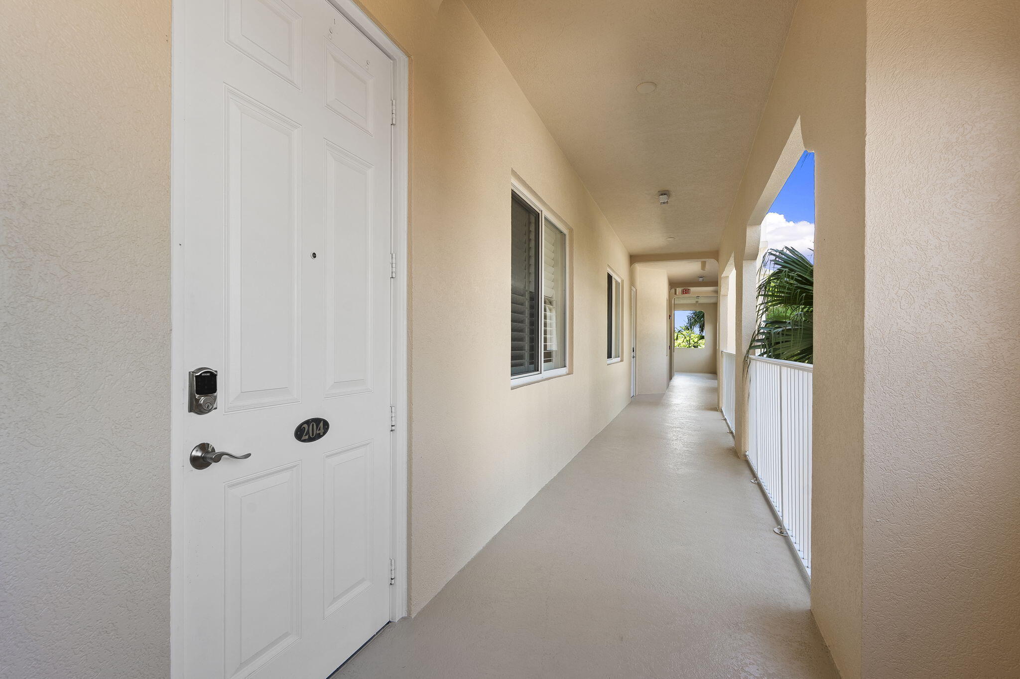 34 Harbour Isle Dr W 204