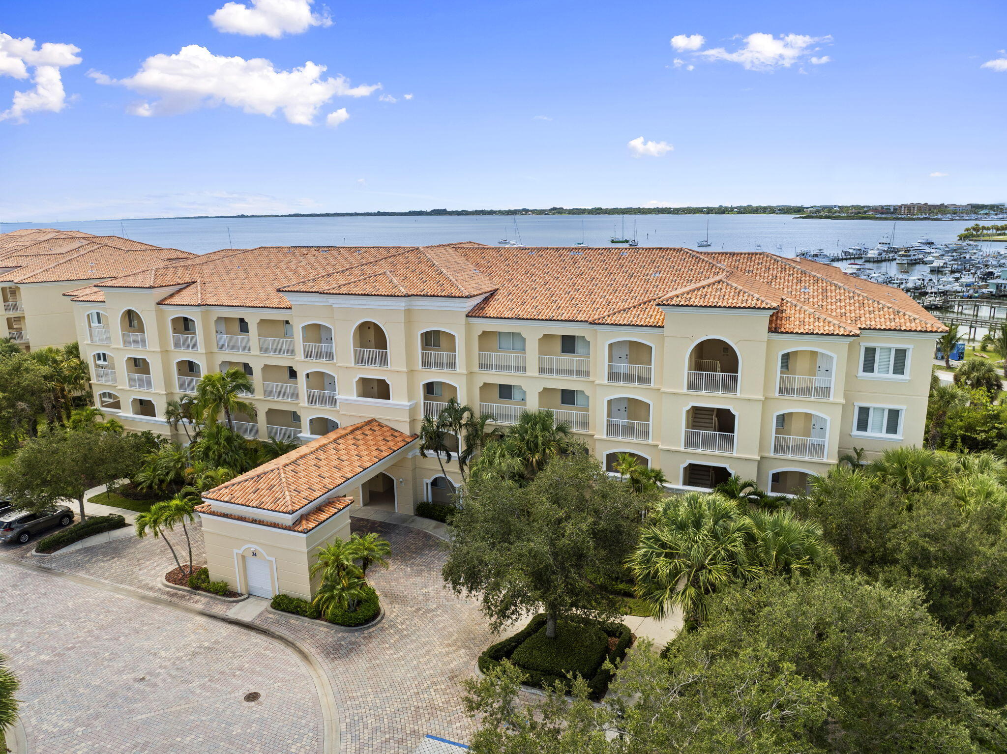HARBOUR ISLE AT HUTCHINSON ISLAND WEST - Residential