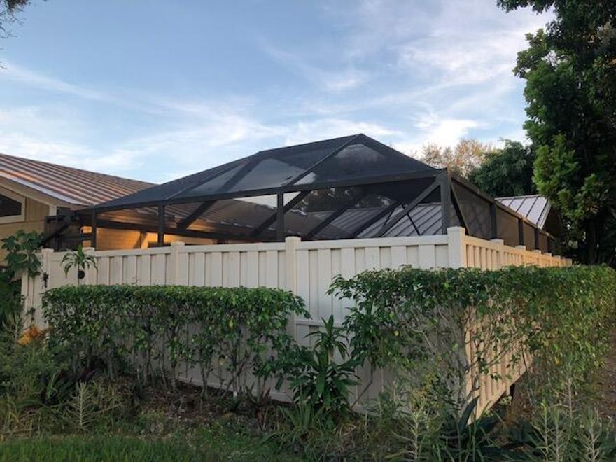 Beautiful 3 bedroom 2 bathroom Villa in Palm Beach Gardens! All tile in this unit! Split floor plan, updated kitchen and bathrooms!  The kitchen features granite counter tops .Large private patio, great for gatherings or BBQ's.  Available for MOVE in - JANUARY 1st 2025.