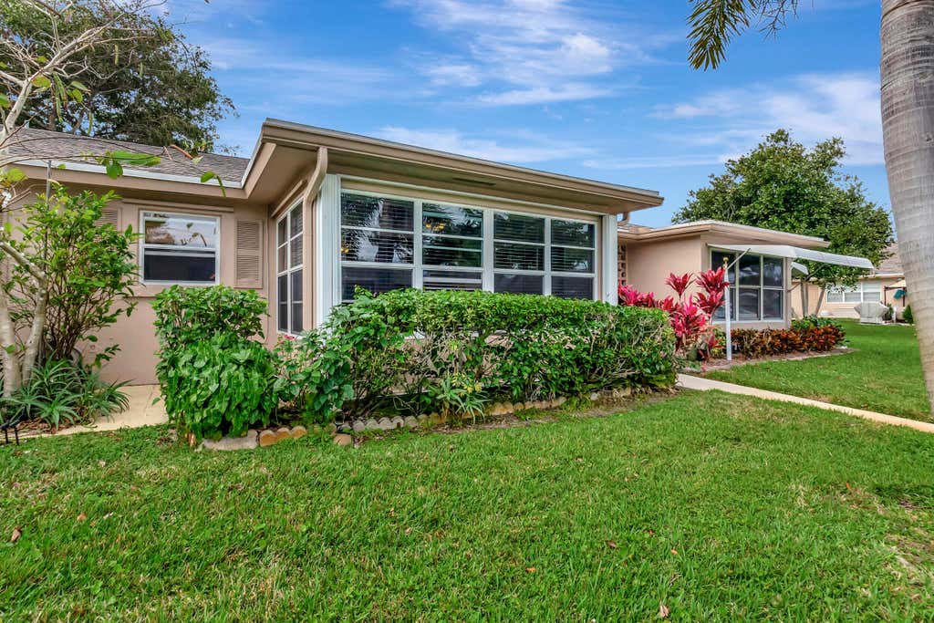 Photo of 1362 High Point Way SE #C, Delray Beach, FL 33445 (MLS # R10953215)