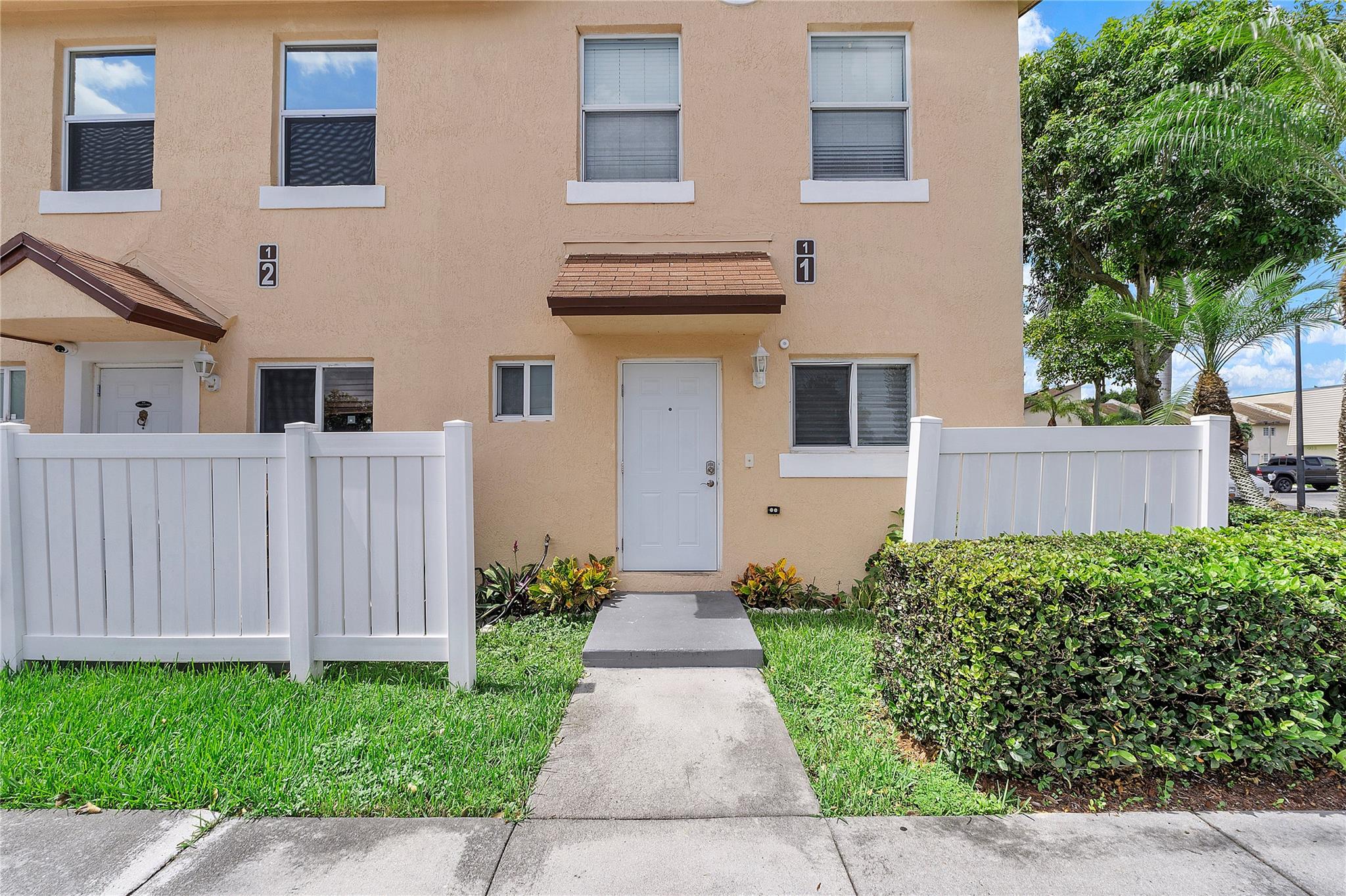 Photo 3 of 23 of 6617 Winfield Blvd 1-1 townhome