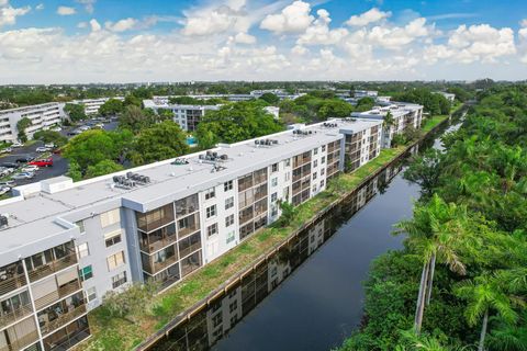 Condominium in Oakland Park FL 106 Royal Park Dr Dr 43.jpg