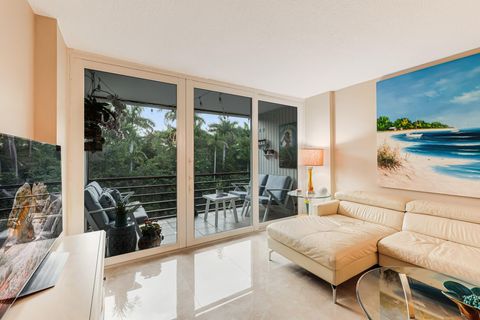 Condominium in Oakland Park FL 106 Royal Park Dr Dr 5.jpg